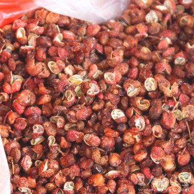 植物油50克，豆瓣一小勺，水澱粉20克，干花椒5克，鹽少量