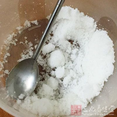 新鮮草莓500g，白糖100g，麥芽糖1 湯匙，半粒檸檬炸成汁