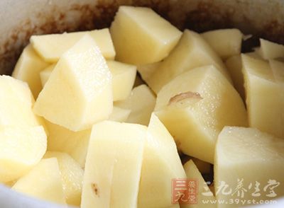 土豆洗淨切大塊
