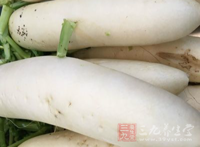 取新鮮多汁的白蘿卜250克