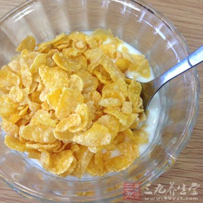 一頓美味豐盛的酸奶早餐就大功告成了