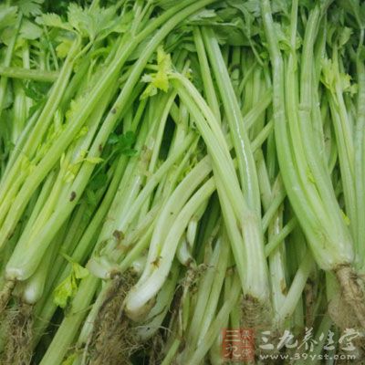 野豬肉200，芹菜80g，一根青蒜，鹽5g，紅天椒10個左右