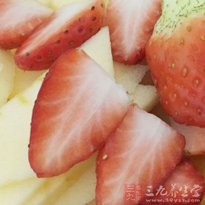草莓500g，砂糖120g，麥芽糖150g，檸檬汁，果肉，醬汁