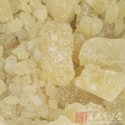 新鮮草莓二斤，冰糖三兩