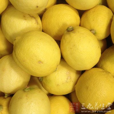 草莓4斤，新鮮檸檬半個，白砂糖150g