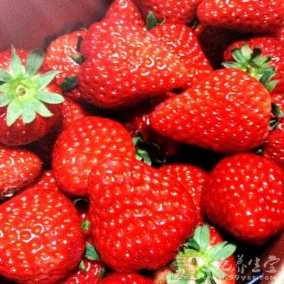 不管是草莓、藍莓、黑莓、蔓越莓，他們都是抗氧化一哥一姐