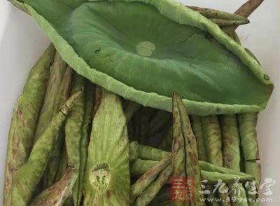 材料：荷葉、粳米100g、冰糖