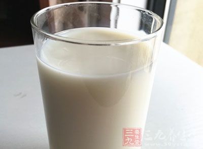 煮牛奶雖然聽上去是一件很簡單的事情，但其實它有著很多的小訣竅