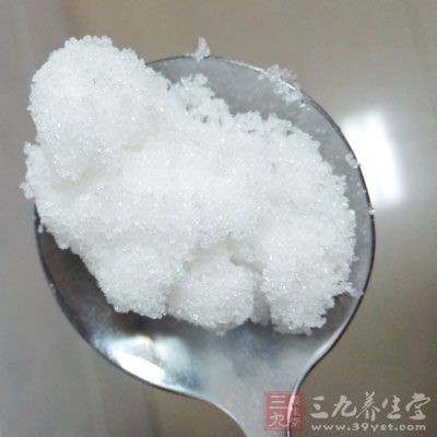 不少人習慣在煮牛奶時加一些糖，認為這樣煮出來的牛奶又甜又好喝，其實這種做法是錯誤的