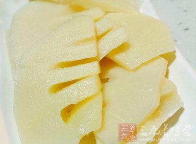 竹筍，豬肉，澱粉，料酒，糖，生抽，老抽，蒜