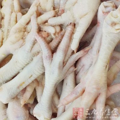 雞爪600公克，竹筍600公克，冬菇5朵，陳皮2錢