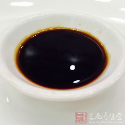 小甲魚2只,醬油50克,味精15克,白糖20克 小甲魚2只,醬油50克,味精15克,白糖20克