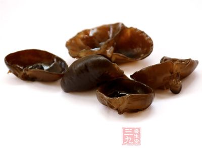 黑木耳泡發洗淨撕朵 黑木耳泡發洗淨撕朵