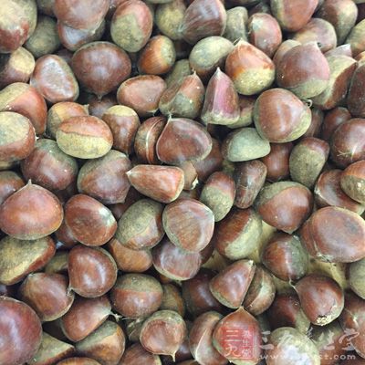 栗子，排骨，姜，冰糖，鹽，老抽，料酒
