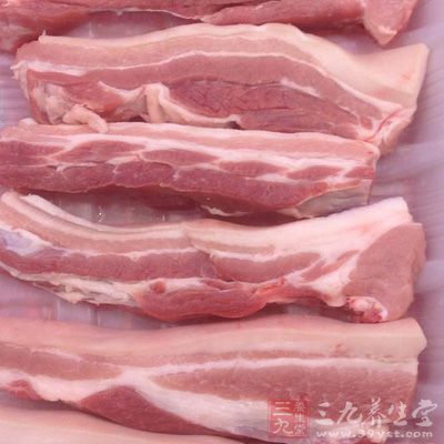 夾逢五花肉1斤,生姜絲,超市成品蒸肉粉1袋 夾逢五花肉1斤,生姜絲,超市成品蒸肉粉1袋