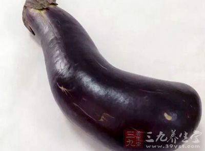 茄子3根、面粉適量、鹽適量、油適量
