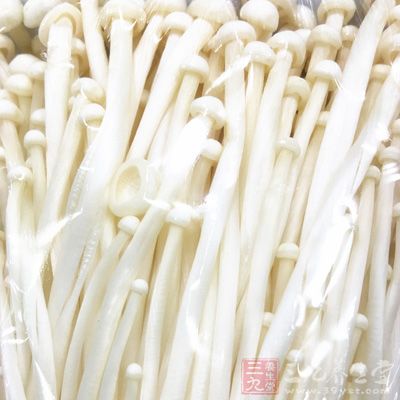 粉絲1束,金針菇100克,蒜茸適量 粉絲1束,金針菇100克,蒜茸適量