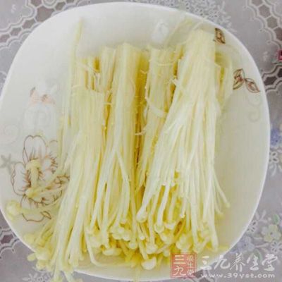 剁椒、金針菇、白醋、芝麻油,少許鹽,橄榄油 剁椒、金針菇、白醋、芝麻油,少許鹽,橄榄油