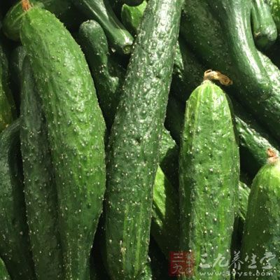 切黃瓜絲備用