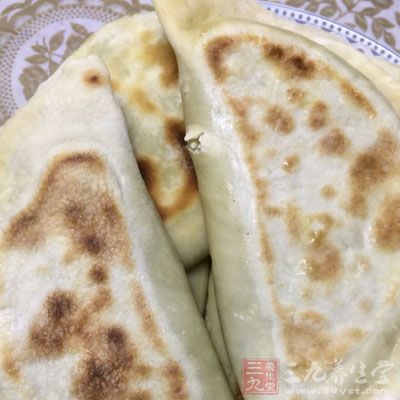 同理，各類速凍包子、饅頭也可以生煎，最好是挑汁多餡大的