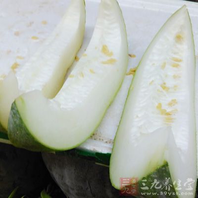 冬瓜1塊約500g、素丸10個、胡蘿卜2小根 冬瓜1塊約500g、素丸10個、胡蘿卜2小根