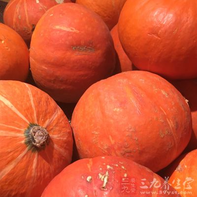 南瓜100克,蒸好的,糯米粉150克,蜜豆少許,芝麻少許 南瓜100克,蒸好的,糯米粉150克,蜜豆少許,芝麻少許