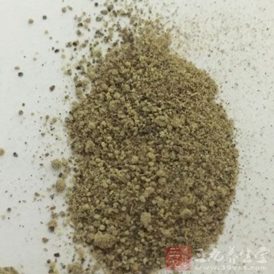 醋40cc，胡椒粉5克，醬油10cc，鹽3克，味精2克，雞湯500cc