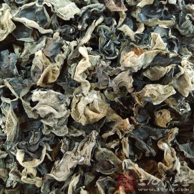 肉絲100公克,木耳300公克,蒜末5公克 肉絲100公克,木耳300公克,蒜末5公克