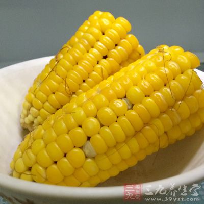 玉米粒50-100克,米飯一碗,黃瓜30克 玉米粒50-100克,米飯一碗,黃瓜30克