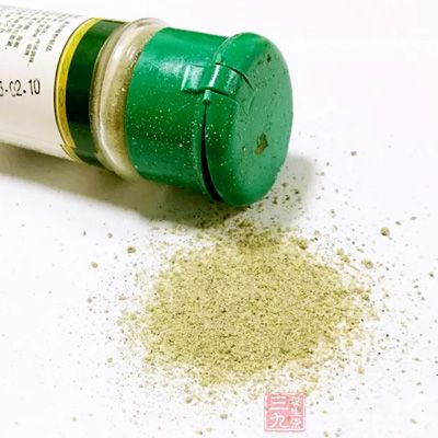 豬肉餡2兩，干裙帶菜適量，老母雞湯一包，鹽，白胡椒粉