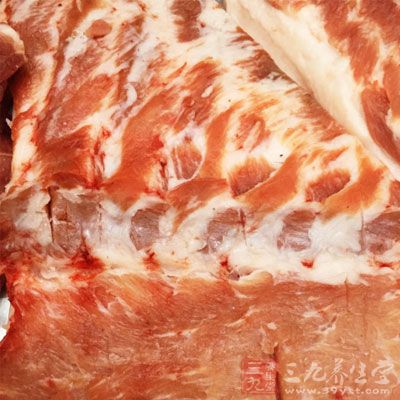 圓蘿卜，排骨，姜片，料酒，鹽，雞粉，大蒜葉