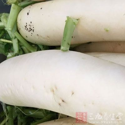 紅蘿卜75公克，白蘿卜50公克，西芹菜80公克