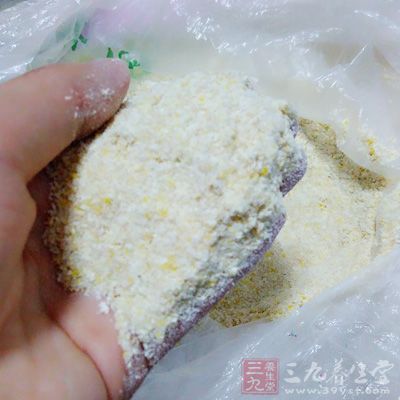 高筋面粉2杯(300g)、水+1個雞蛋(160ml)、奶粉1勺