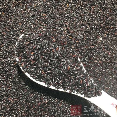 黑米適量,桂圓若干顆,紅棗若干顆,桂花適量,大米適量 黑米適量,桂圓若干顆,紅棗若干顆,桂花適量,大米適量