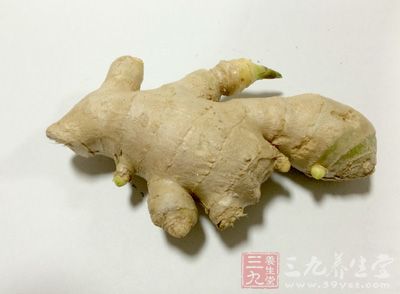 白米飯，姜絲，玉米粒，3粒馬蹄(切小塊狀)，1磅鲟龍魚(切片)，鹽巴，料酒