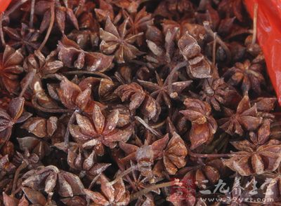 柴雞一只約1000g,榛蘑100g,粉皮150g,八角 柴雞一只約1000g,榛蘑100g,粉皮150g,八角