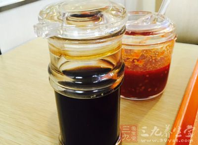 米飯一碗,雞蛋2-3個,生抽3勺 米飯一碗,雞蛋2-3個,生抽3勺