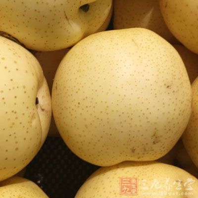 雪梨一個，李子酒大半碗