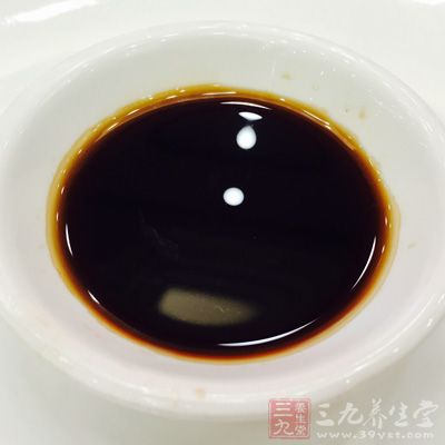 雞翅,生抽,鹽,生姜末,黑胡椒粉,香葉,料酒,大蒜,白糖 雞翅,生抽,鹽,生姜末,黑胡椒粉,香葉,料酒,大蒜,白糖