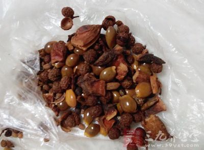 香料在水裡浸泡20分鐘左右