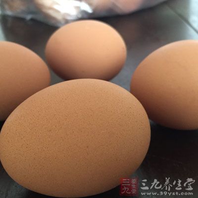 雞蛋2個，糯米甜酒一小碗