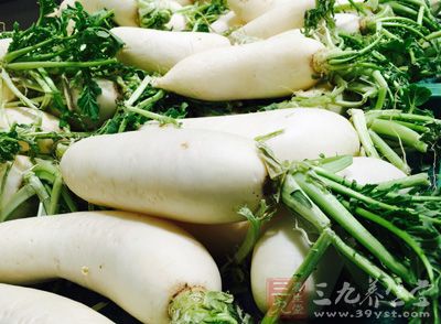 魚,蛤蜊,白蘿卜,小青椒,大蔥 魚,蛤蜊,白蘿卜,小青椒,大蔥