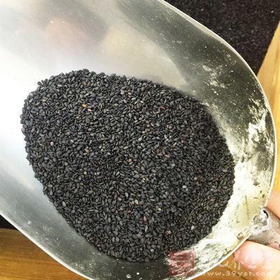 水磨湯圓粉100克,溫水85克,黑芝麻餡 水磨湯圓粉100克,溫水85克,黑芝麻餡