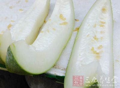 米鴨1/2只,冬瓜300公克,薏米1大匙,老姜50公克 米鴨1/2只,冬瓜300公克,薏米1大匙,老姜50公克