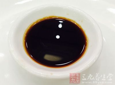 雞肉,料酒,鹽,醬油,花胡椒,澱粉,蔥蒜姜 雞肉,料酒,鹽,醬油,花胡椒,澱粉,蔥蒜姜