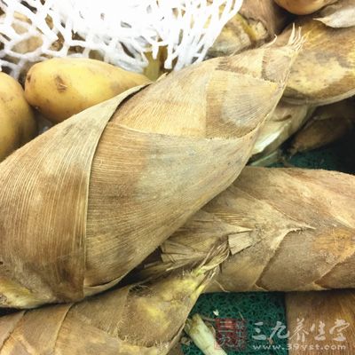 蘆筍300公克,辣椒醬2/3大匙,醋1/2大匙,糖1又1/2小匙 蘆筍300公克,辣椒醬2/3大匙,醋1/2大匙,糖1又1/2小匙