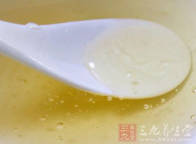 小蘇打、純淨水、蜂蜜、空礦泉水瓶