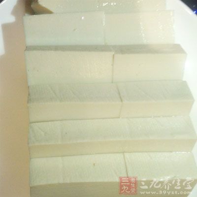 豆腐1/4塊，海帶芽5公克，蔥1支，出汁300cc
