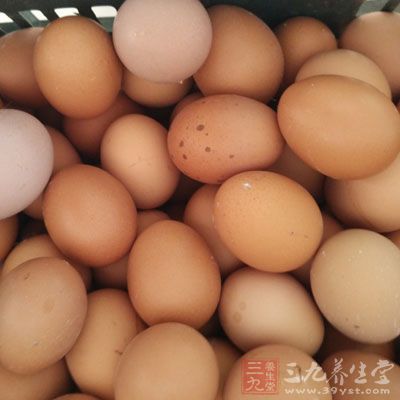 雞蛋1個(約50克)、蝦仁2兩、胡蘿卜30克