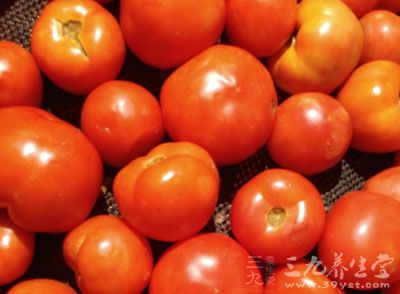 新鮮大河蝦半斤，蕃茄1個